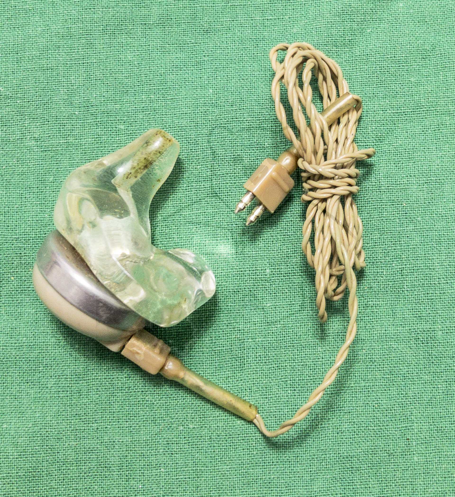 Hörgerät "Fortiphone Type 20", ca. 1949, Ohrhörer mit Aufsatz und Kabel